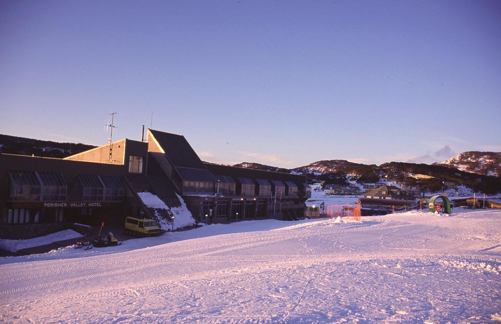 The Perisher Valley Hotel Bagian luar foto