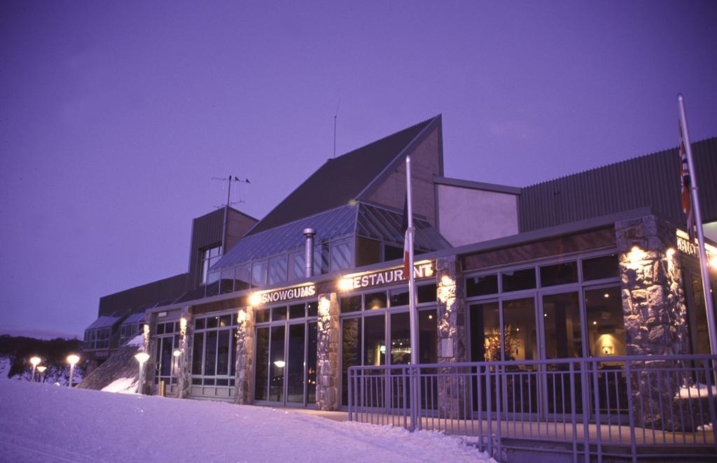 The Perisher Valley Hotel Bagian luar foto