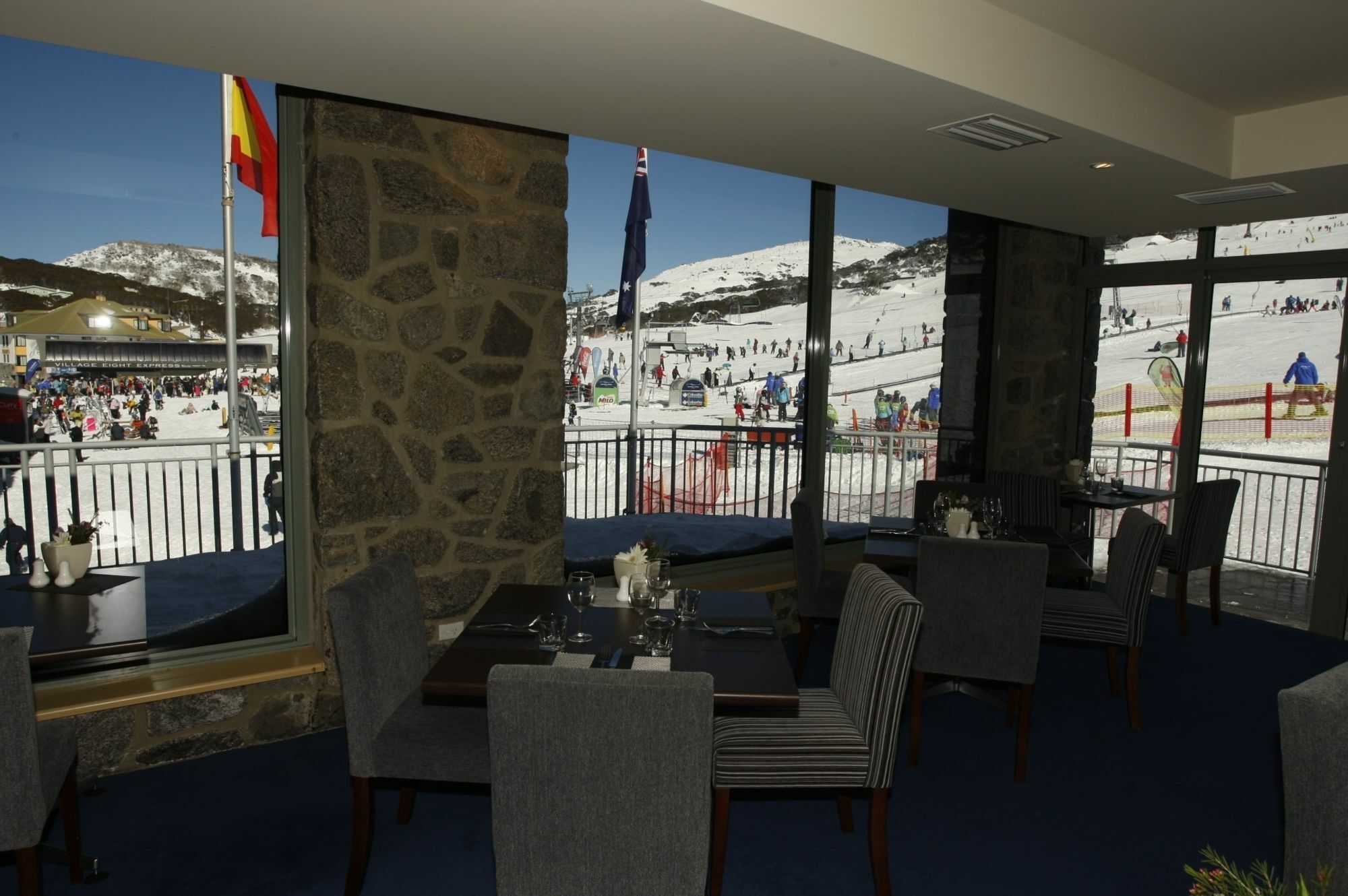 The Perisher Valley Hotel Bagian luar foto