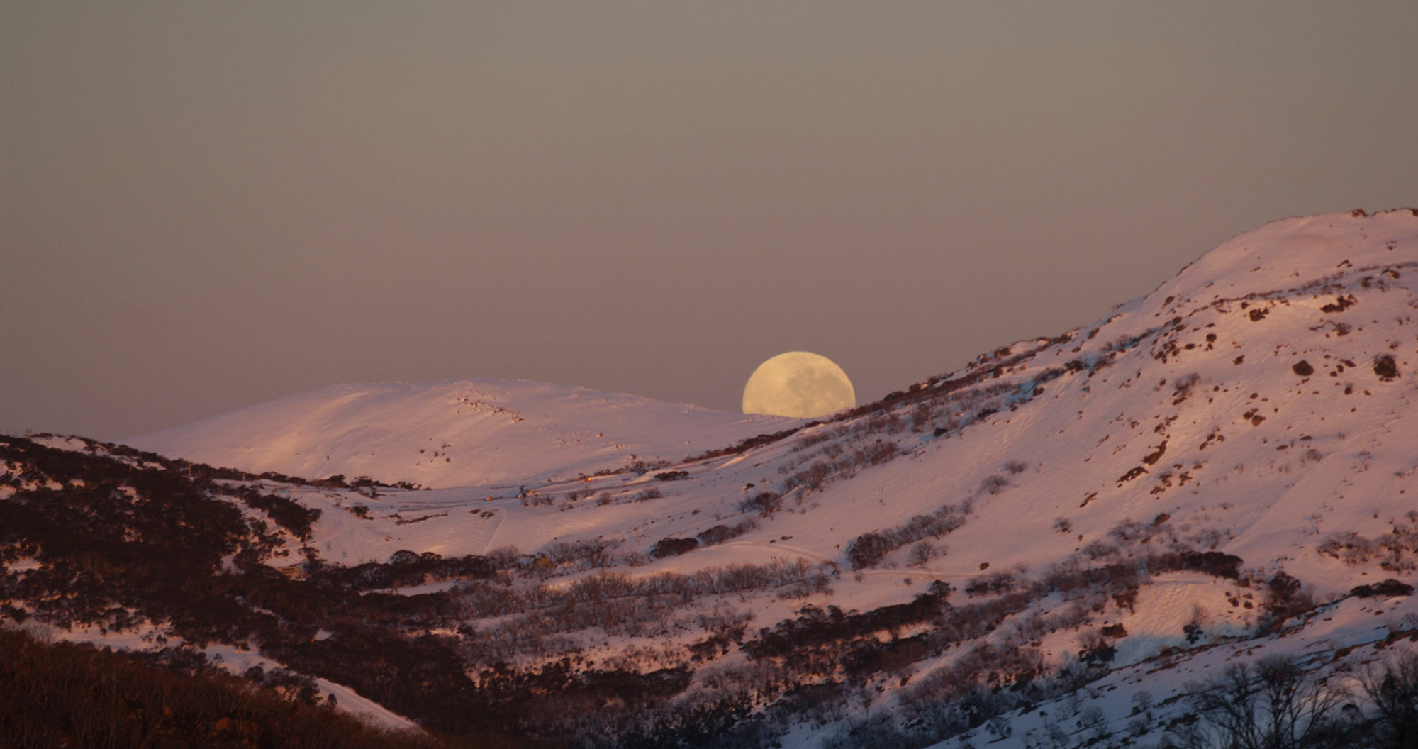 The Perisher Valley Hotel Bagian luar foto